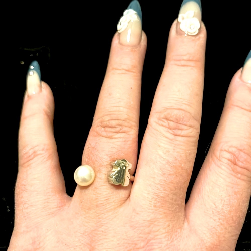 Beautiful sterling silver bear ring with Pearl 💋